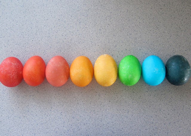 Kool-aid Eggs | Easter Egg Ideas for Kids | simpylkierste.com
