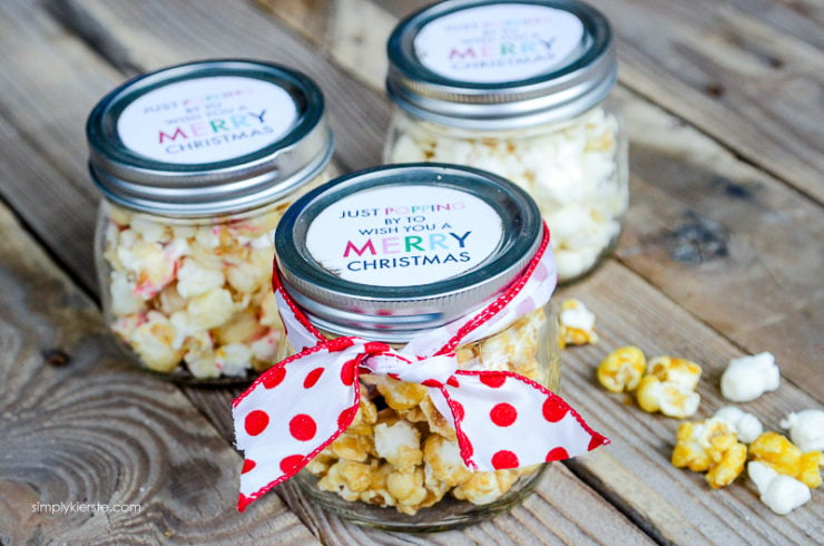 Easy Christmas Popcorn Gift Idea | simply kierste.com