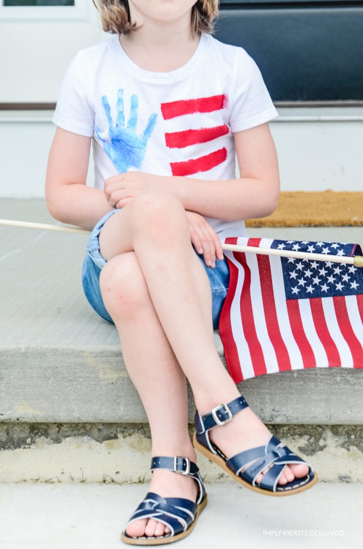 4th of July Handprint Flag Tee | simply kierste.com