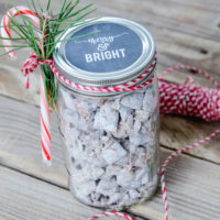 Mason Jar Christmas Gift Idea | Chalkboard Printable Tag | oldsaltfarm.com #easyholidaygift #easychristmasgift #masonjargiftideas #chalkboardtag