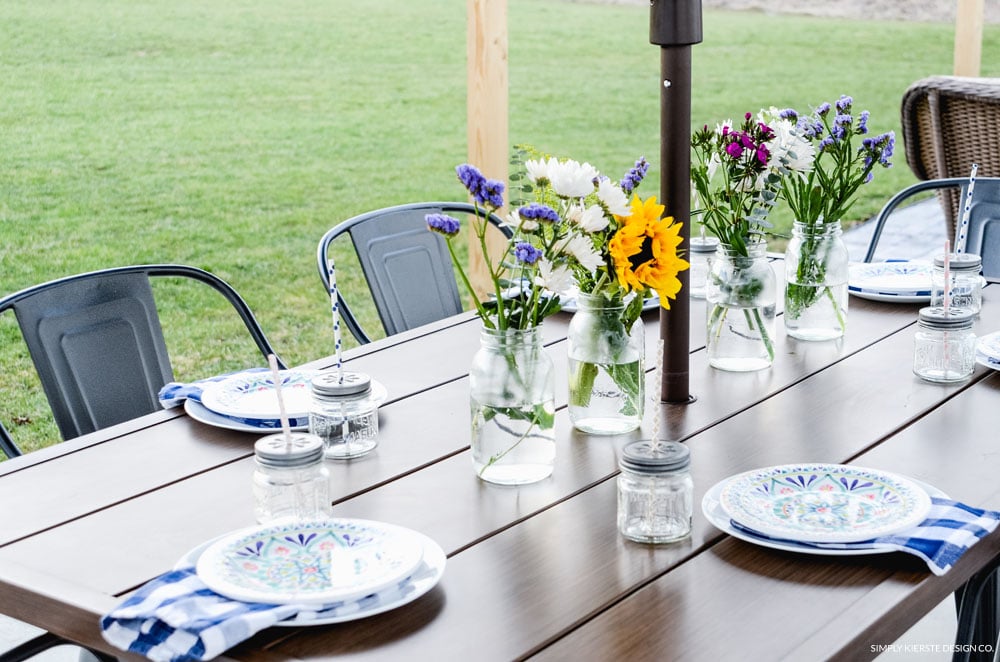 Tips for Easy Outdoor Entertaining | Setting an Outdoor Table