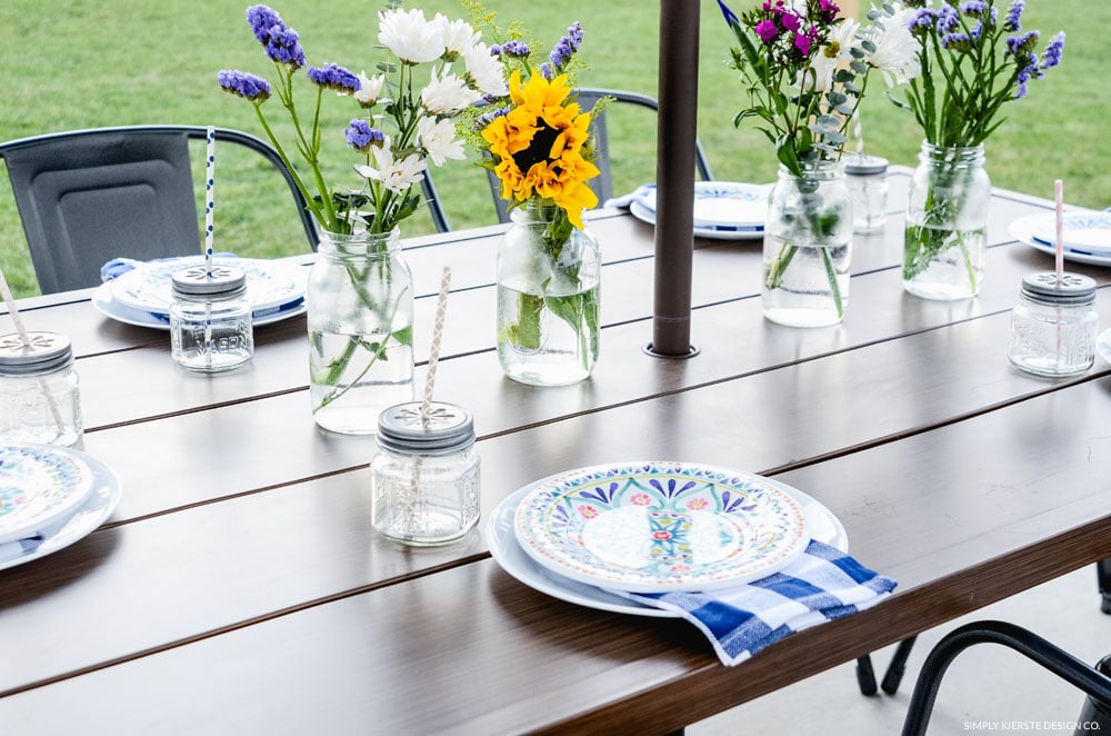 Tips for Easy Outdoor Entertaining | Setting an Outdoor Table