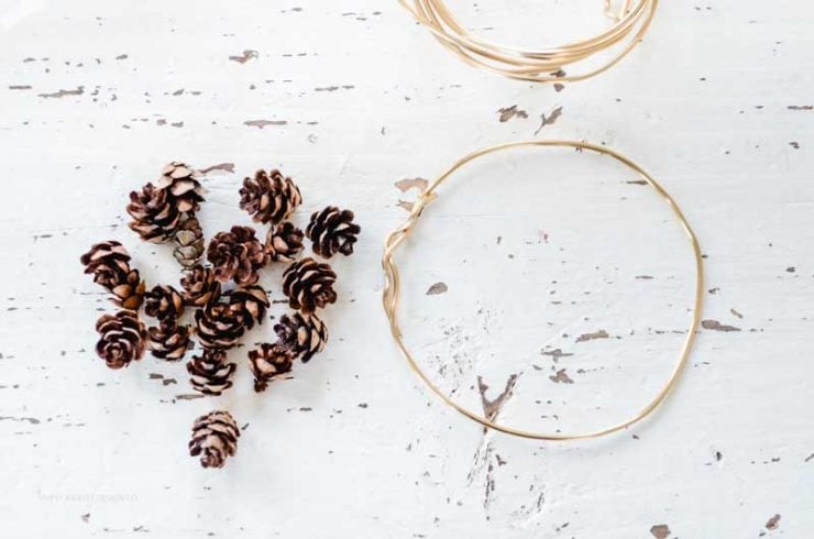 Mini Pinecone Wreaths | Holiday Place Cards