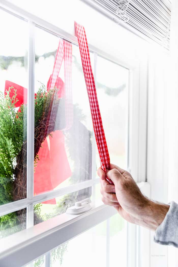 The EASY Way to Hang Christmas Wreaths on Exterior Windows