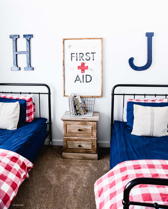 DIY First Aid Sign Vintage Style