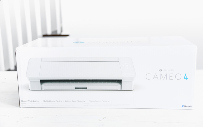 What Comes with a Silhouette Cameo 4?