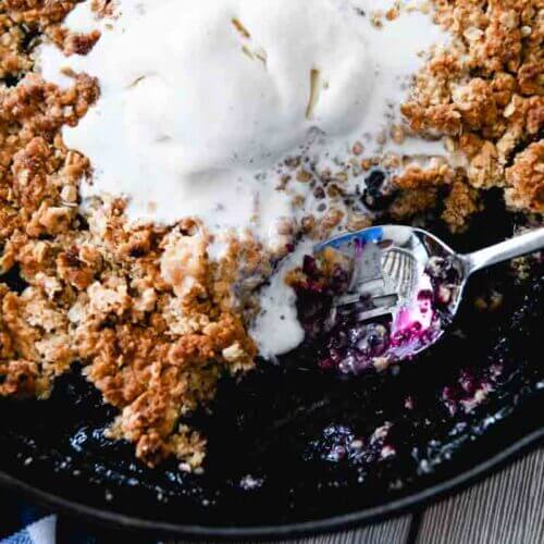blueberry crisp with vanilla ice cream