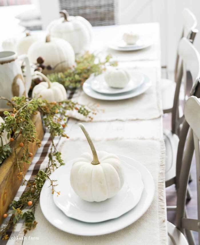 Farmhouse Thanksgiving Centerpiece And Table Setting Ideas