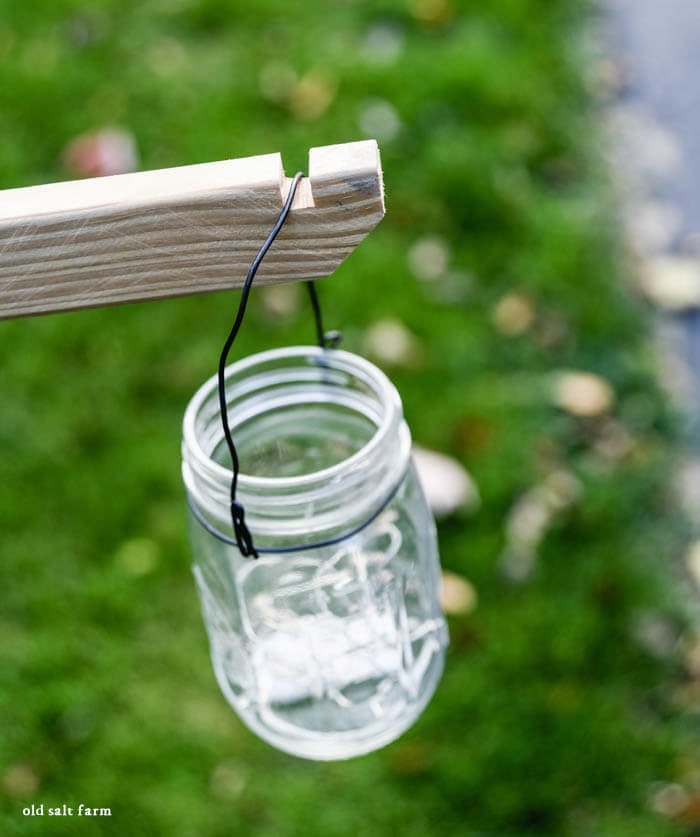 DIY Hanging Mason Jar Lanterns 