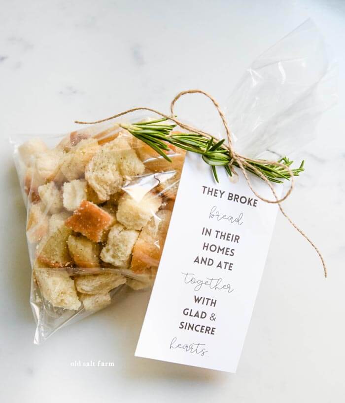 Easy Thanksgiving Hostess Gift Idea  Croutons with Tag