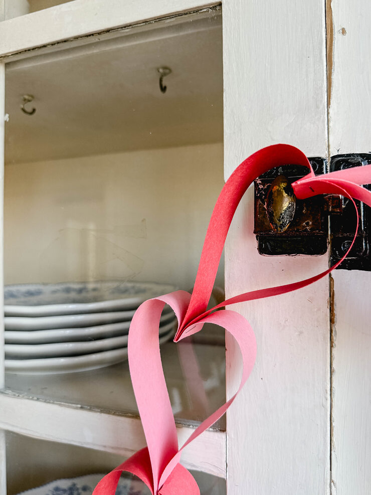 how to make a heart paper chain