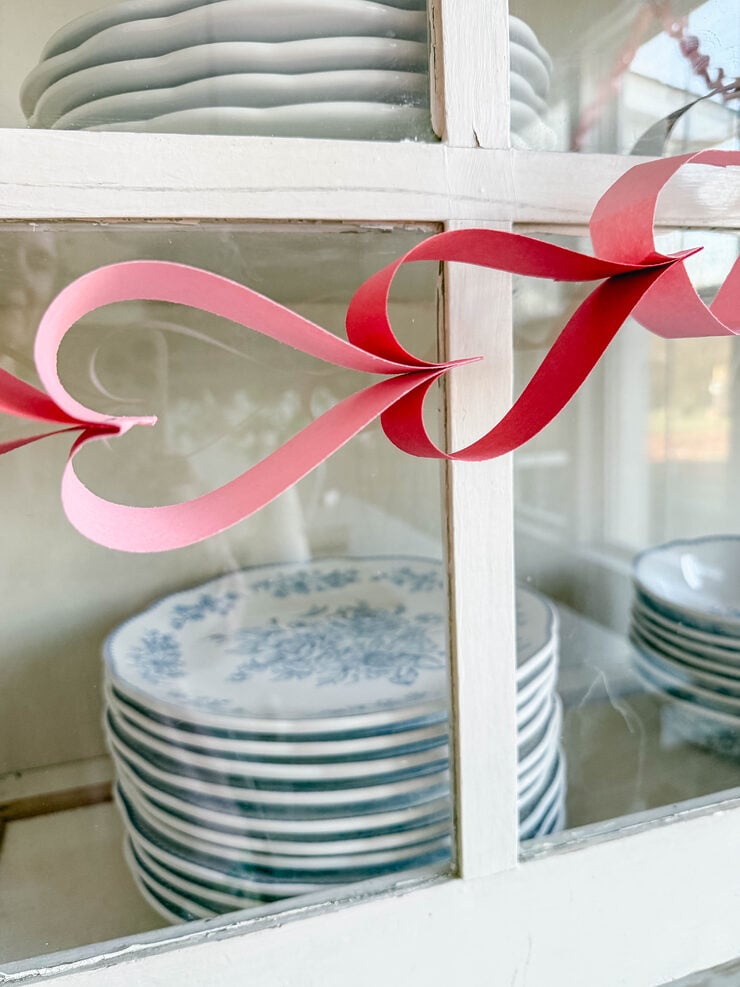 How to make a heart paper chain