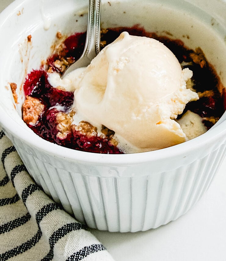Easy Blackberry Crisp Recipe